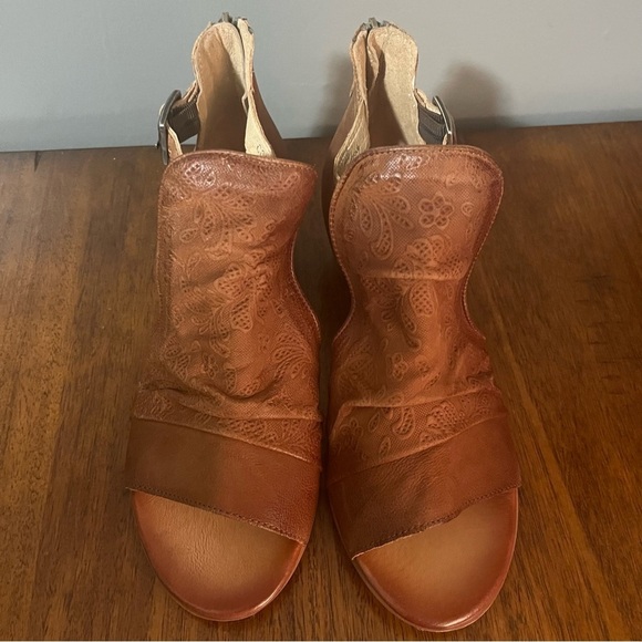 Miz Mooz Tan Leather Open Toe Leather Sandals Size wide 8.5 US/39 EUR - Picture 8 of 14